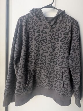 No Label- Women’s Leopard Print Hooded Sweatshirt - Charcoal